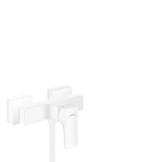 Weißer Wandmischer mit horizontalem Hebelgriff von Hansgrohe, ausgestattet mit einer funktionalen Steuerungsmechanik und einer minimalistischen Formgebung.